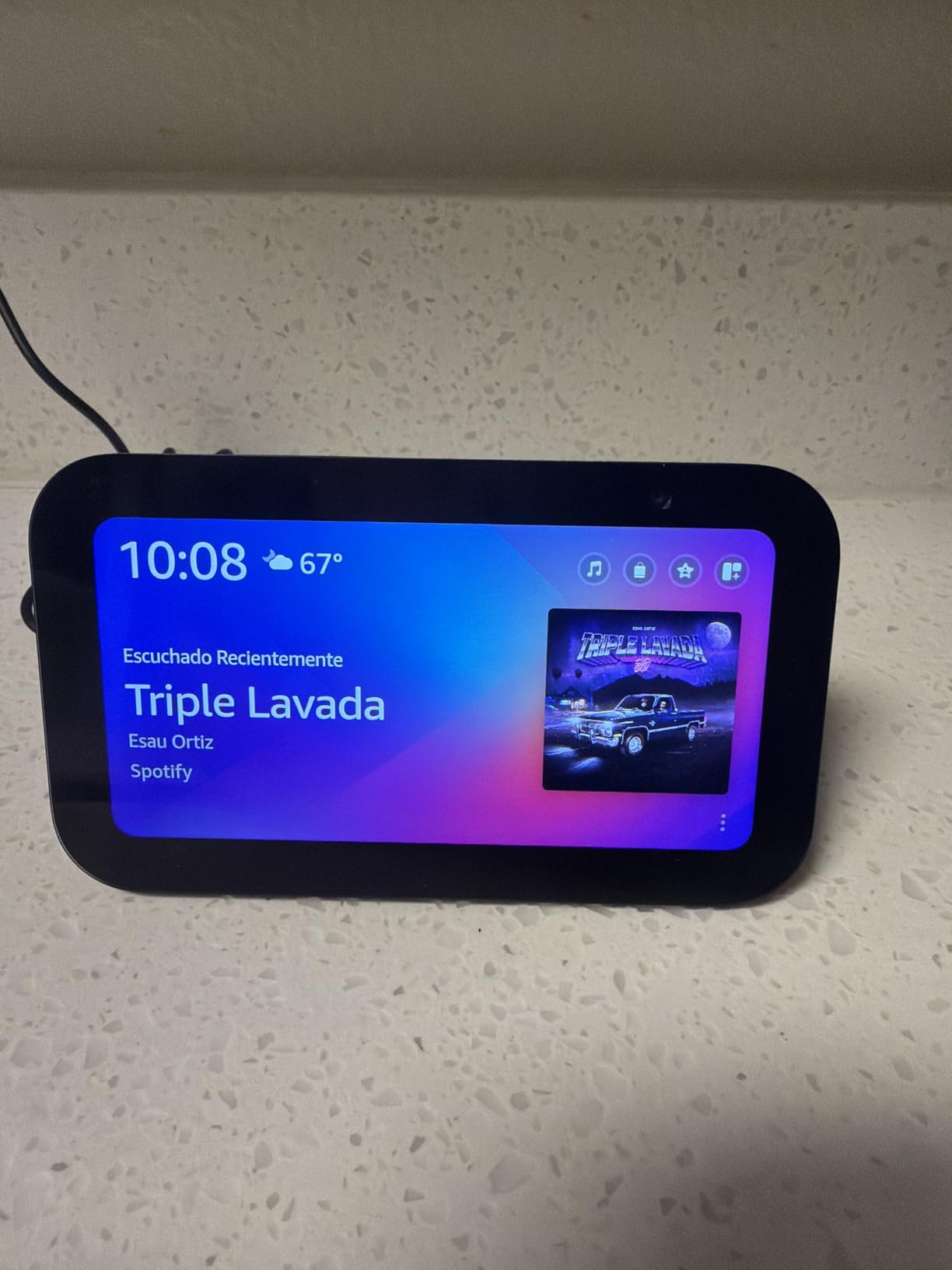 Amazon Echo Show 5 (newest model), Smart display, Designed for Alexa+, Charcoal customer photo 1