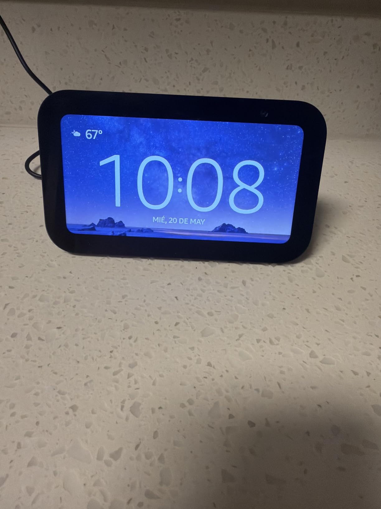 Amazon Echo Show 5 (newest model), Smart display, Designed for Alexa+, Charcoal customer photo 2