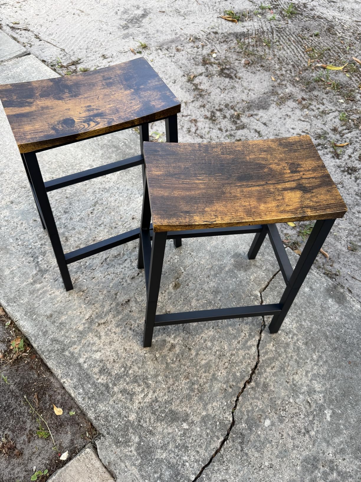 HOOBRO Bar Stools, Set of 2 Bar Chairs, 23.6 Inch Saddle Stools, Kitchen Counter Seat with Footrests, Industrial Barstools (Rustic Brown and Black) customer photo 2
