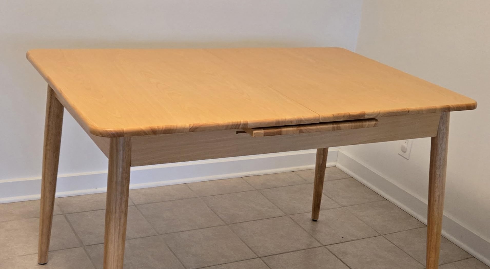 Muwuele Solid Wood Extendable Dining Table for 4-8 People with Seamless Extension from 47.2 to 63 Inches, Easy Assembly, Expandable Tables for Small Spaces, Walnut customer photo 1
